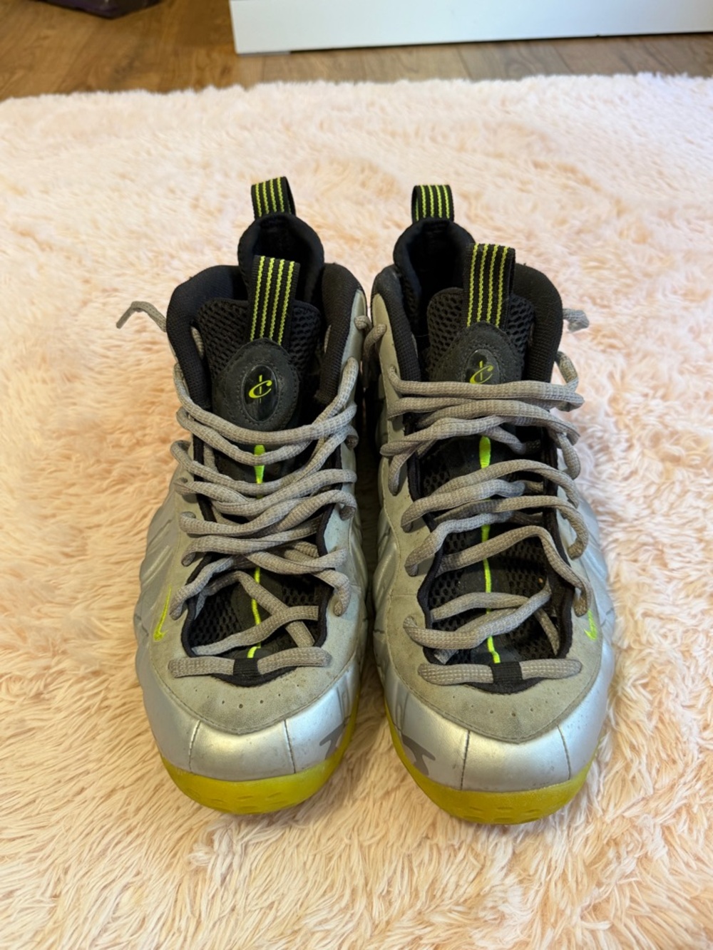 Nike Silver and Lime Men's Athletic Sneakers
